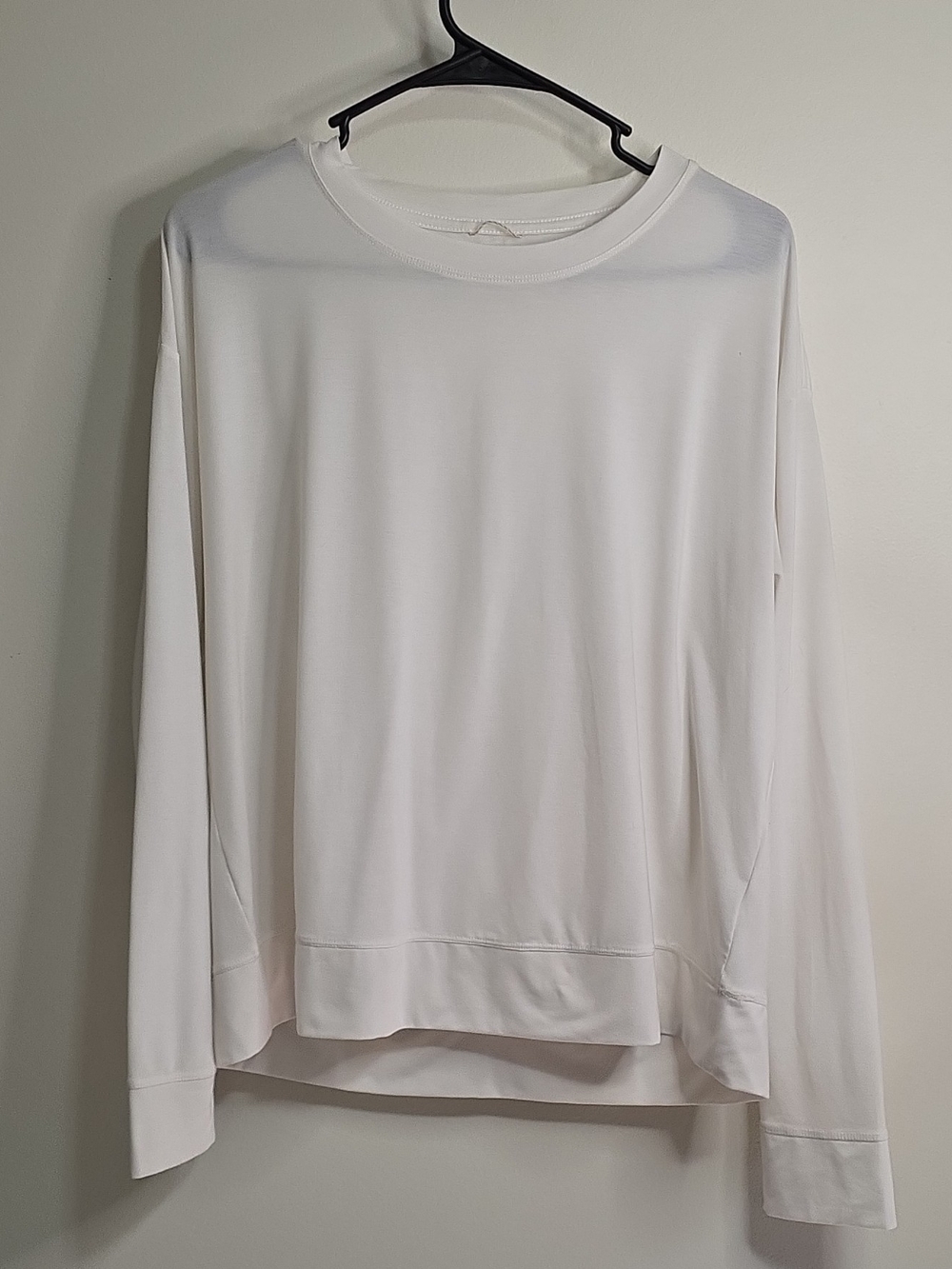 Patagonia Women's White Long-Sleeve Crewneck Top